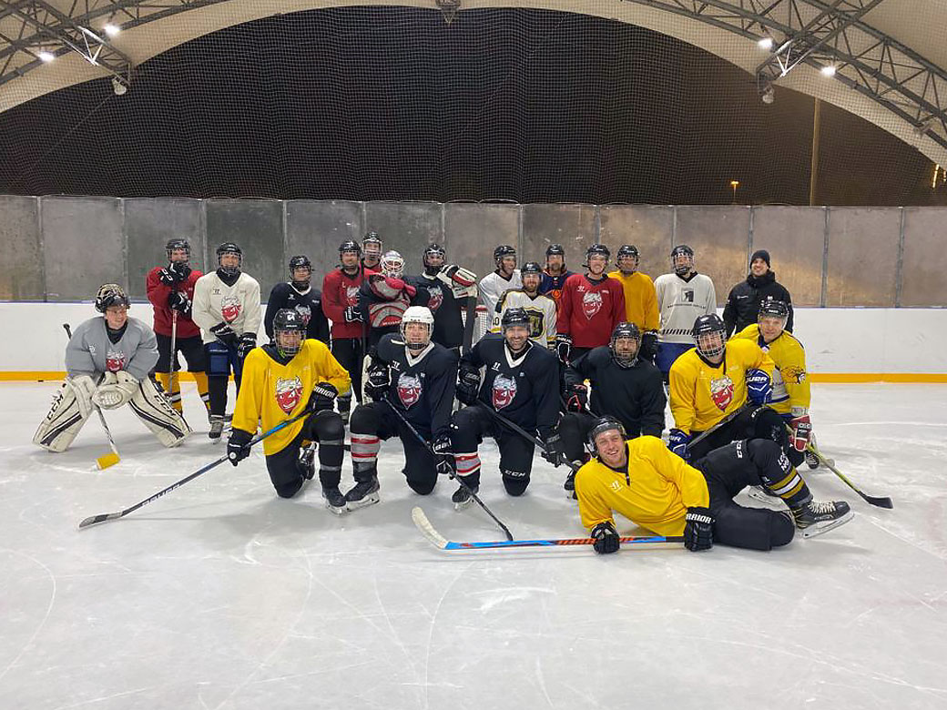 Eishockeyspieler auf dem Eis